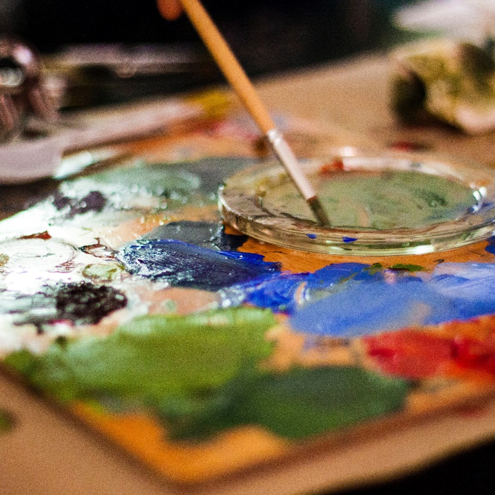 The Importance of High CRI and Best Color Temperature for Painting and Drawing