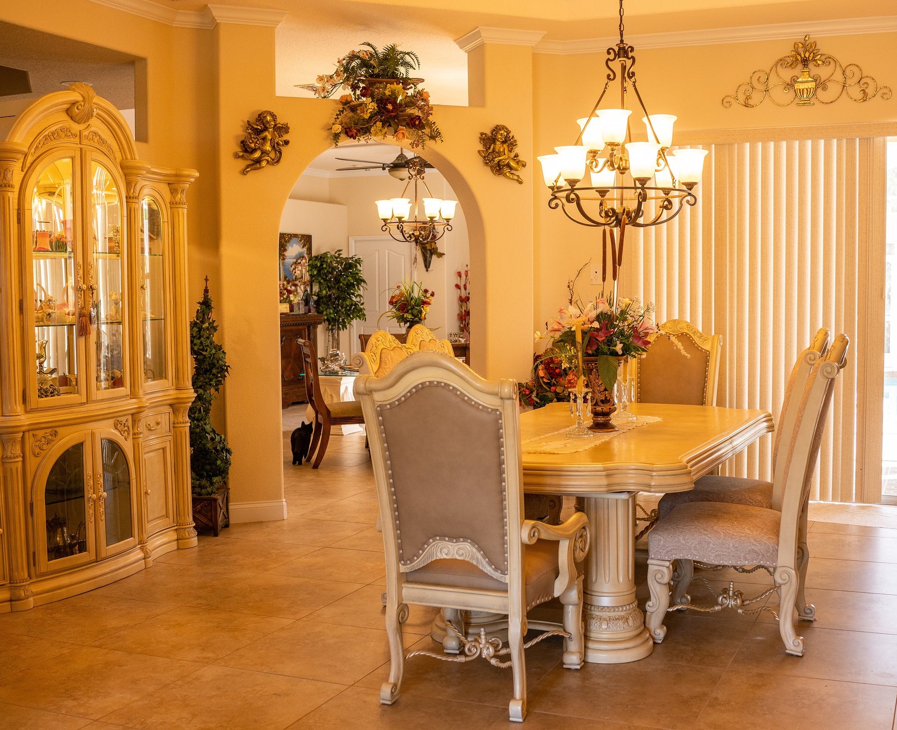 Dining Room Lighting: The Importance of High CRI and High R9